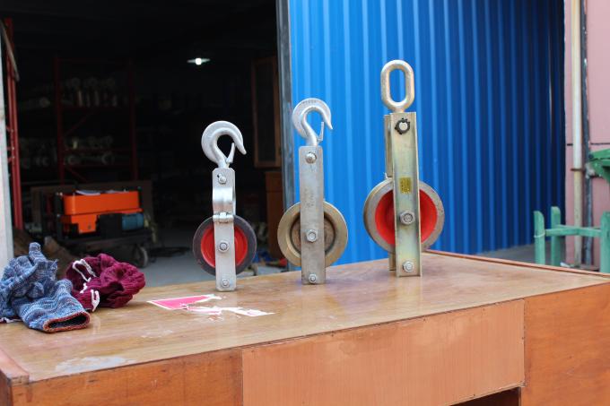 Earth Wire Stringing Blocks , Cable Pulling Pulley With Nylon Sheave Or ...