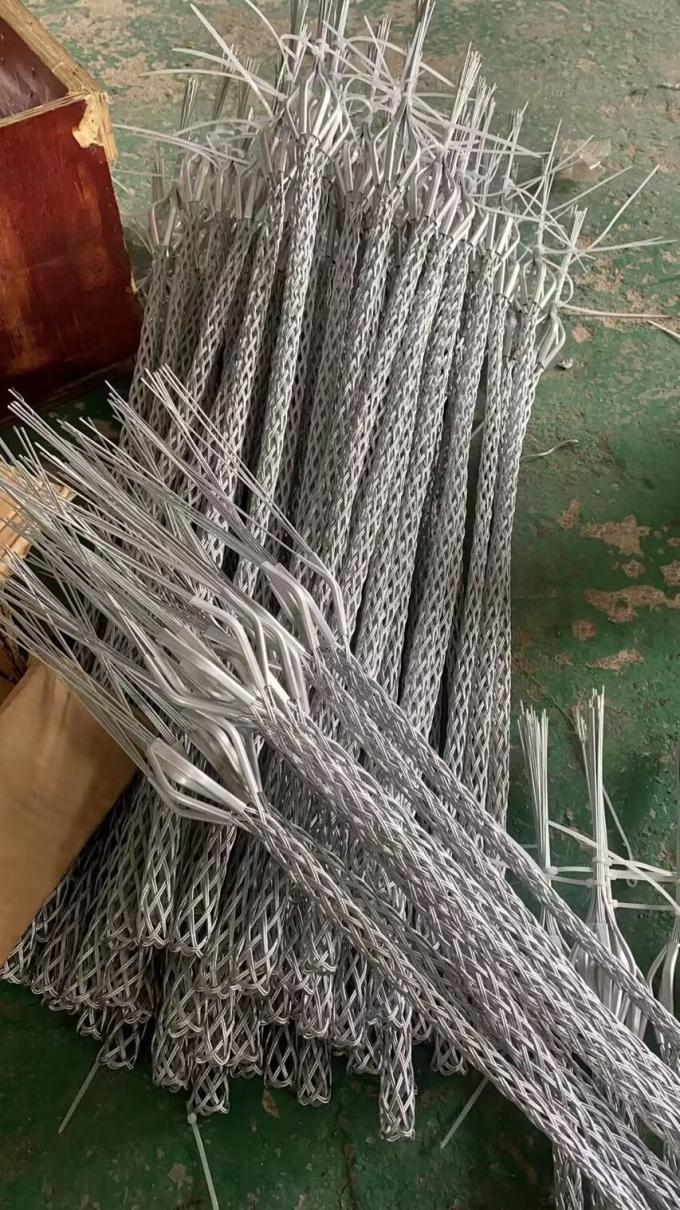 Galvanized Rotation Mesh Cable Pulling Grip 37-50mm With Breaking Load 35KN