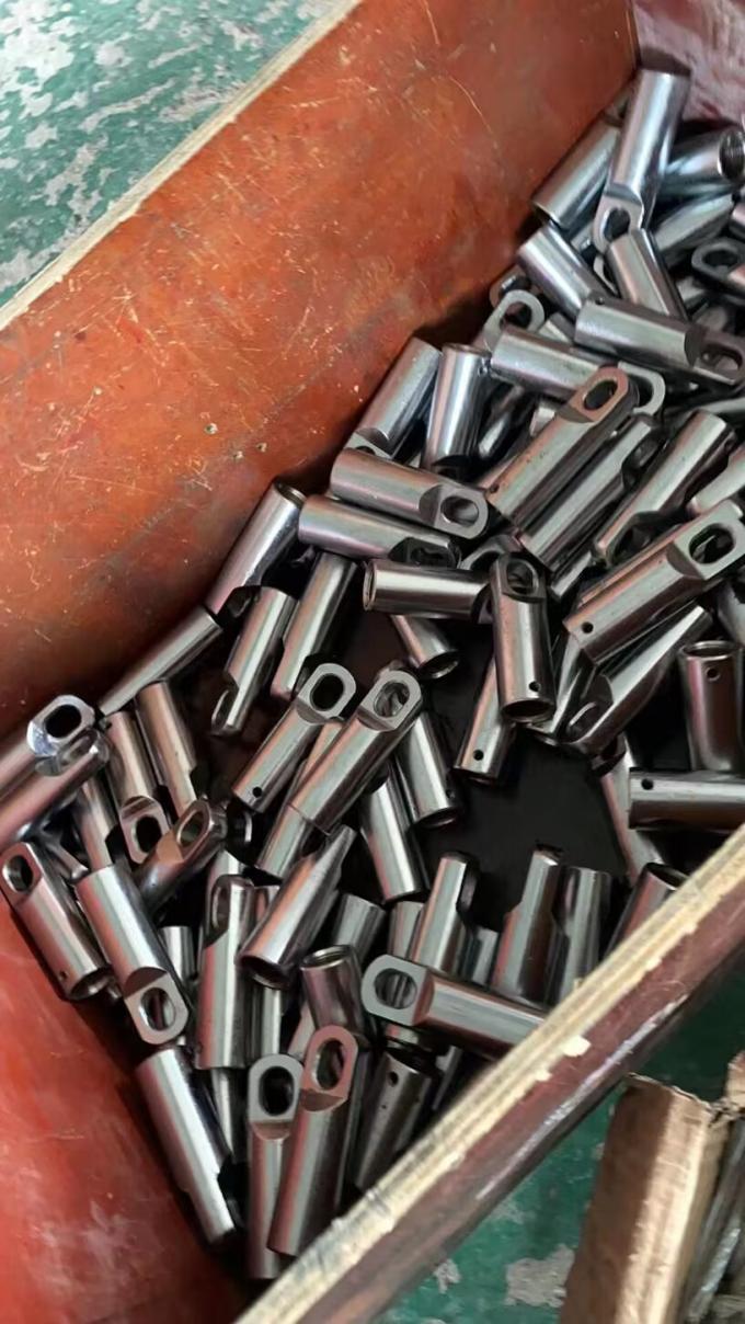 Galvanized Rotation Mesh Cable Pulling Grip 37-50mm With Breaking Load 35KN